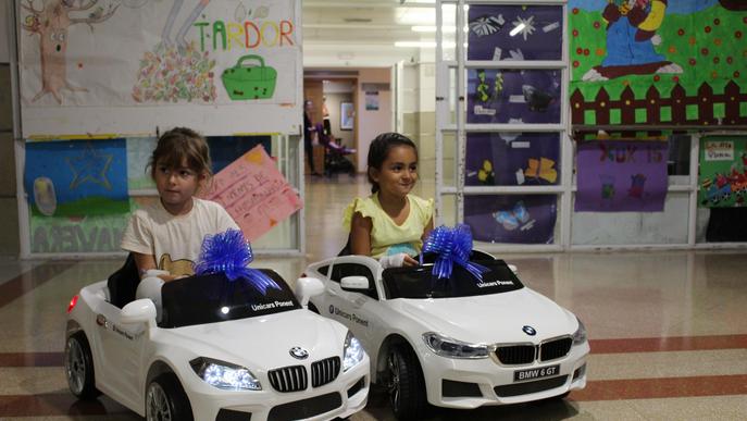 El Servei de Pediatria de l’Arnau disposa de dos cotxes elèctrics per als infants ingressats