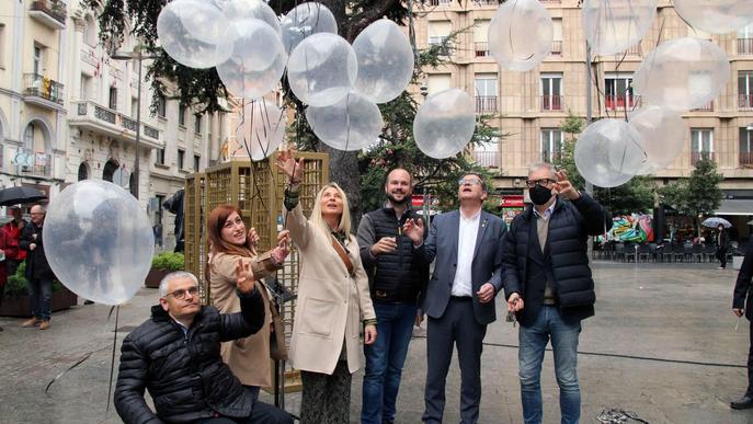 L'IEI celebra 80 anys amb una nova escultura que els lleidatans ompliran de cadenats