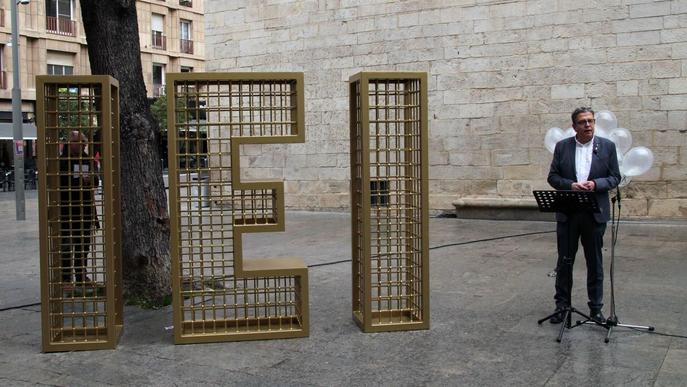 L'IEI celebra 80 anys amb una nova escultura que els lleidatans ompliran de cadenats