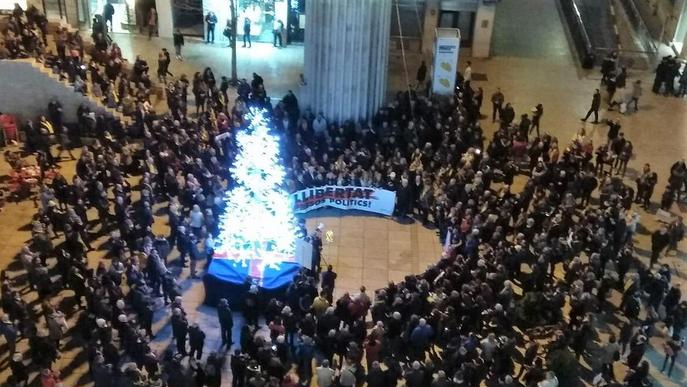 Milers de persones demanen la llibertat de Junqueras, que espera la decisió del Suprem