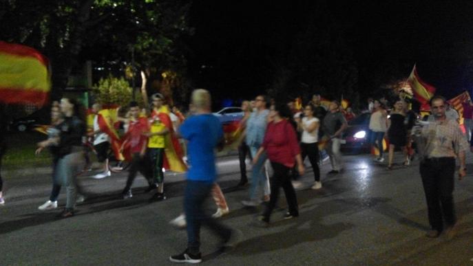 Un centenar de persones es manifesten a Lleida per la unitat d'Espanya