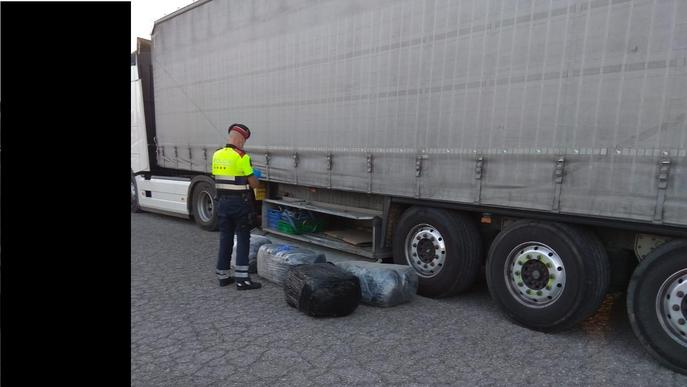 Detingut un home amb 200 quilos de marihuana a l’A-2 de Sidamon