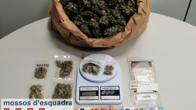 Detinguts un home i un menor d'edat per vendre marihuana a Lleida