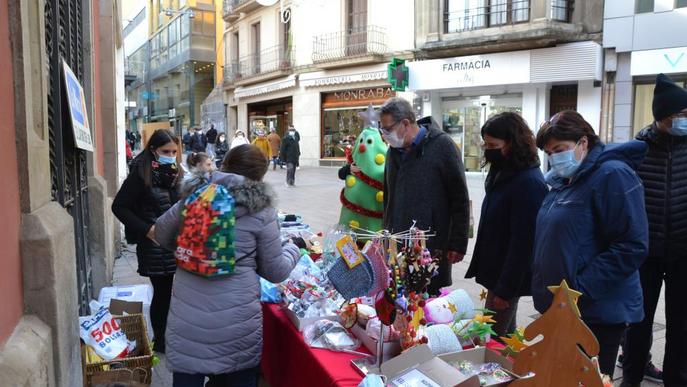 Estudiants de les Escoles Especials Llar de Sant Josep munten una parada nadalenca a Lleida