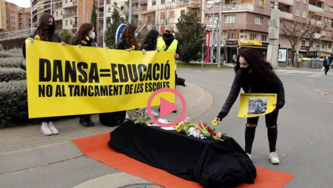 ⏯️ "Enterrament" de la dansa a Lleida per denunciar la situació crítica que viu el sector