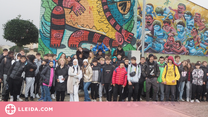 Prop de 120 alumnes de Barcelona visiten els murals de Torrefarrera Street Art Festival