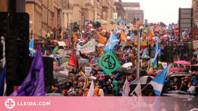 Milers de persones es manifesten a Glasgow per exigir "justícia climàtica"