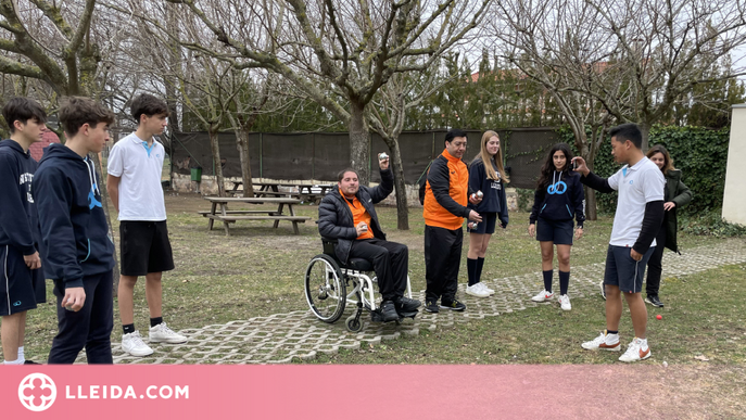 Vint usuaris del Centre d'Atenció Diürna d'Aspid participen en una jornada multiesportiva