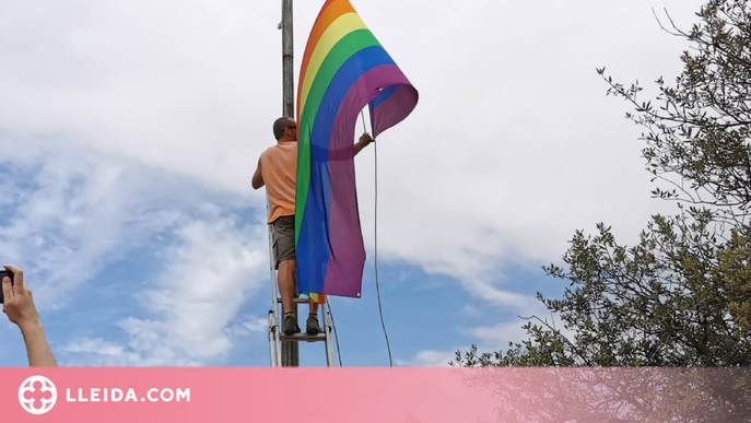 Tàrrega fa onejar la bandera del col·lectiu LGTBI+ al Parc de Sant Eloi