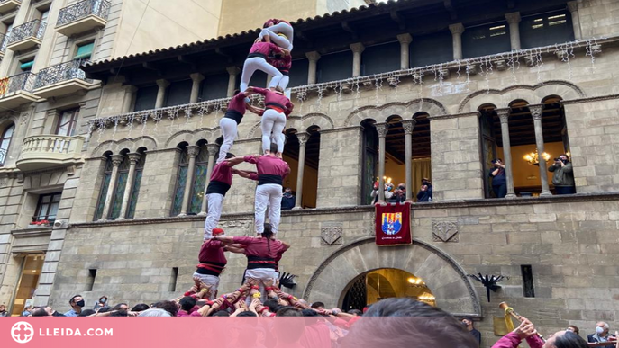Diada castellera a la plaça Paeria per cloure la temporada