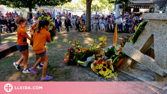 Mollerussa celebra la Diada amb la tradicional ofrena de les entitats al monument de la Senyera