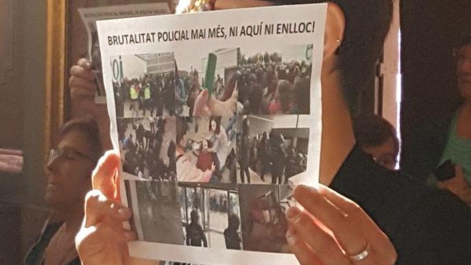 "Senyor alcalde, ens va deixar sols": entitats de Lleida llegeixen un manifest al Ple contra la violència policial