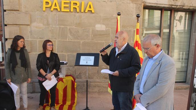 Cervera col·loca plaques commemoratives amb motiu del 5è aniversari del referèndum de l'1-O