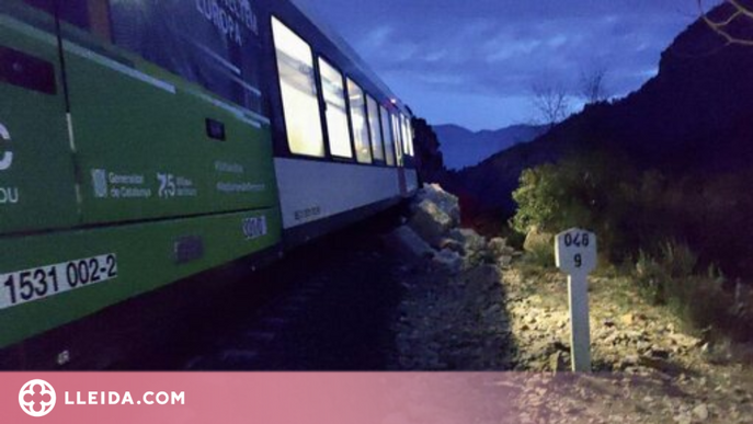 Un tren de Lleida topa amb una esllavissada de roques sense provocar ferits