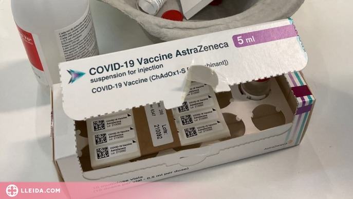 Les infermeres familiars rebutgen que auxiliars punxin vacunes contra la covid