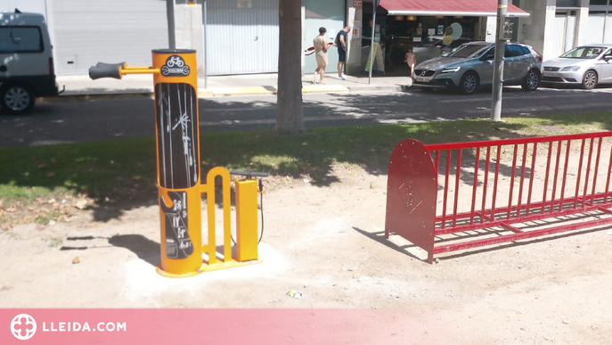 Rosselló instal·la una estació de manteniment i reparació de bicicletes