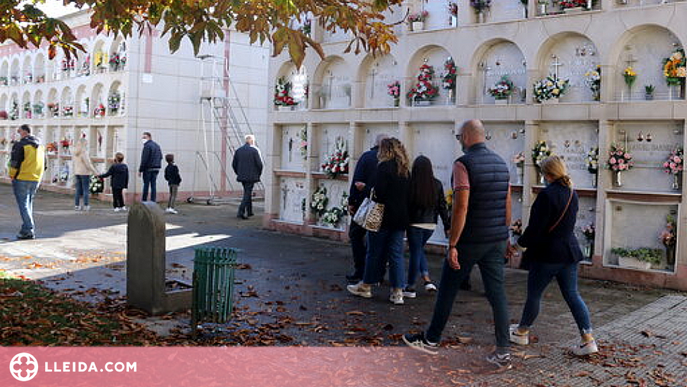 ⏯️ Milers de lleidatans visiten per Tots Sants el cementiri per recordar els seus difunts