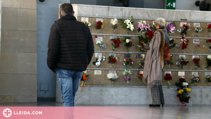 ⏯️ Milers de lleidatans visiten per Tots Sants el cementiri per recordar els seus difunts
