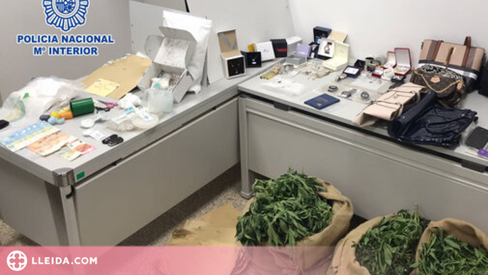Detingudes tres persones que pretenien vendre més de 800 dosis de cocaïna la nit de Cap d'Any