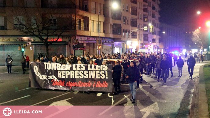 ⏯️ Unes cent persones recorren els carrers de Lleida per demanar l'absolució de Hasel i en rebuig de la "repressió"