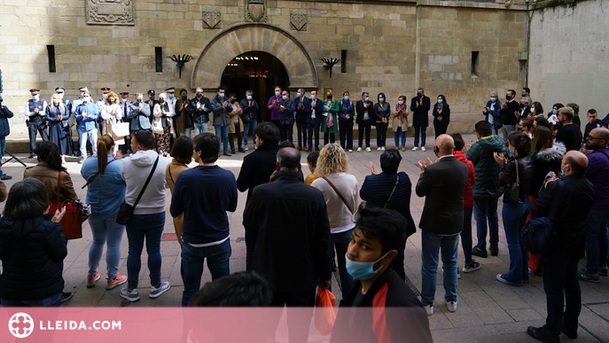 ⏯️ Minut de silenci a Lleida per rebutjar l'assassinat d'un taxista a la Bordeta