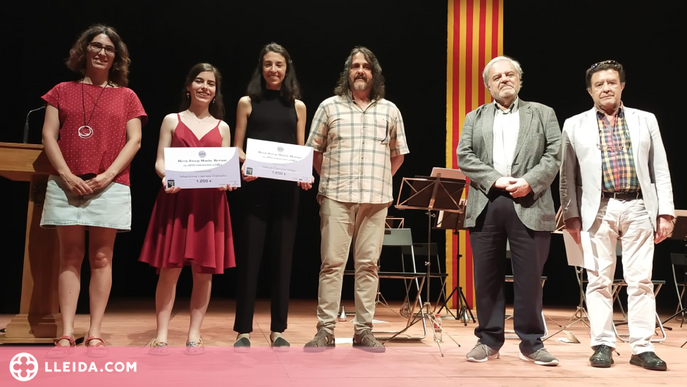 Bellpuig lliura la beca Josep Maria Bernat ex aequo a Mariona Lluna i Neus Camps