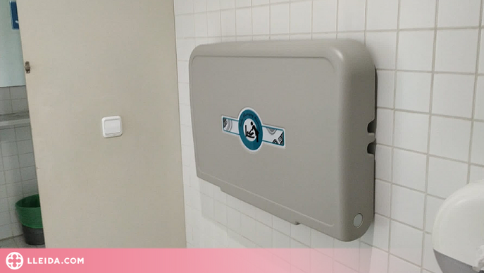 Les Borges Blanques instal·la canviadors per a nadons a diversos lavabos masculins