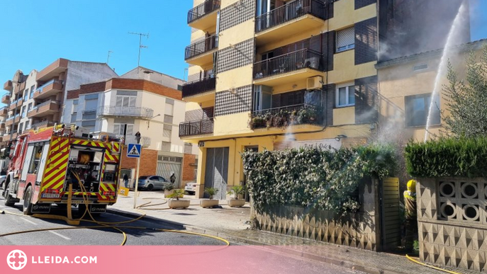 Un incendi obliga a desallotjar els veïns d'un bloc de pisos de Mollerussa