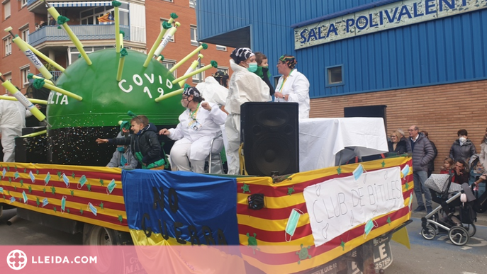 Almacelles tanca la Festa de l’Aigua amb una desfilada de carrosses i comparses