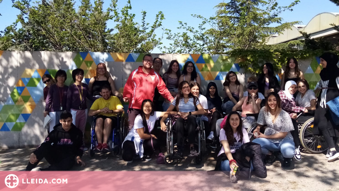 L'Assocació Alba i l'Escola Vedruna Tàrrega identifiquen problemes d'accessibilitat