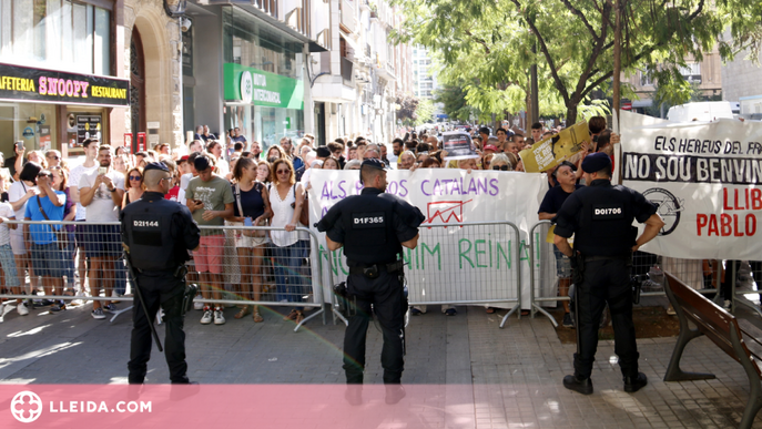 ⏯️ Protestes contra la reina Letizia en un acte contra el càncer a Lleida