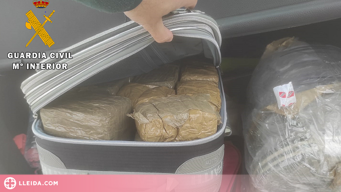 Localitzen més de 34 kg d'haixix amagats en un cotxe a la Jonquera