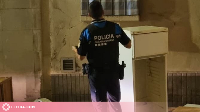 Multen un jove a Lleida per tirar una nevera al carrer des del seu pis