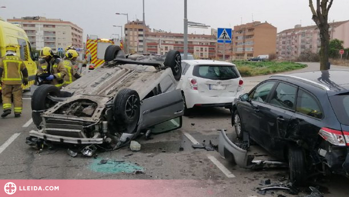 Ferida una conductora en un aparatós accident a Lleida