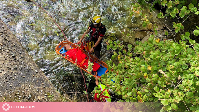 Rescaten un nen que va caure des d'un pont al riu Garona