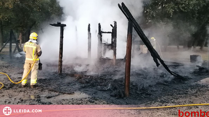 Un incendi crema una caseta al parc de la Mitjana de Lleida