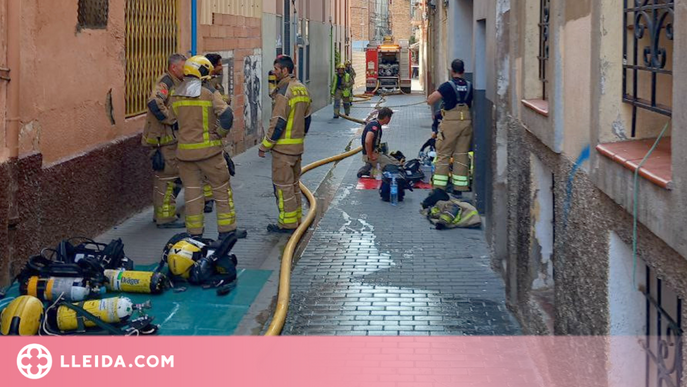 Set dotacions dels Bombers extingeixen un incendi en un edifici del carrer del Parc de Lleida 