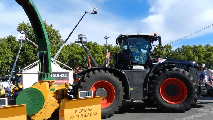 Un dels tractors més grans del mercat a la Fira de Sant Miquel