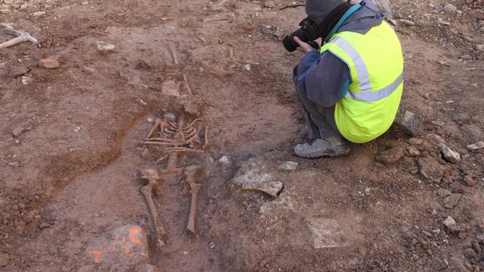 Tàrrega finalitza la documentació arqueològica de les restes òssies trobades a la plaça Major