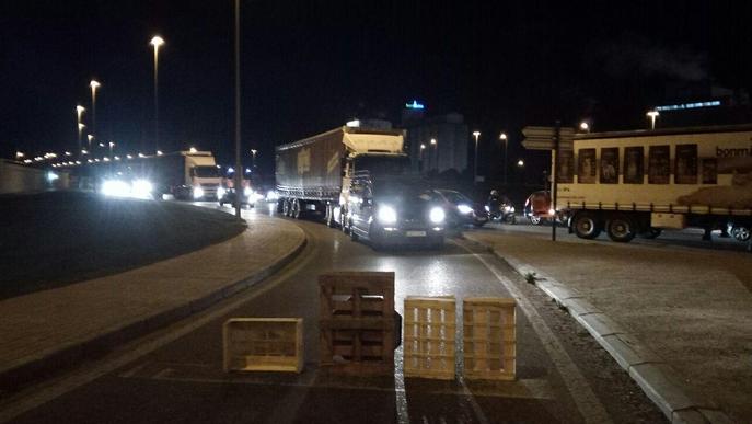 Talls a 15 carreteres lleidatanes a causa de la vaga, que es preveu amb seguiment desigual