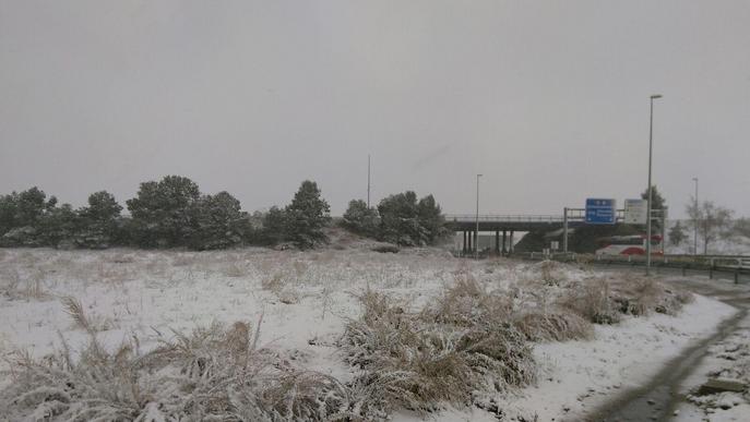 Alerta a tot el territori per la neu, que obliga a usar cadenes a 35 carreteres de Lleida