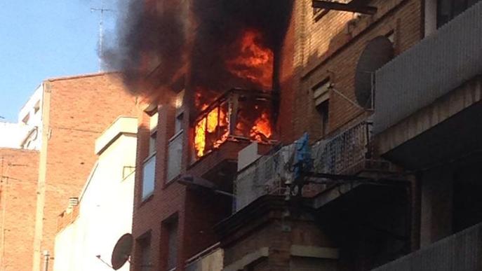 Tres ferits en un incendi al carrer Alfred Perenya de Lleida