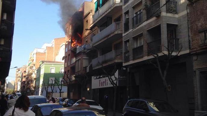 Tres ferits en un incendi al carrer Alfred Perenya de Lleida