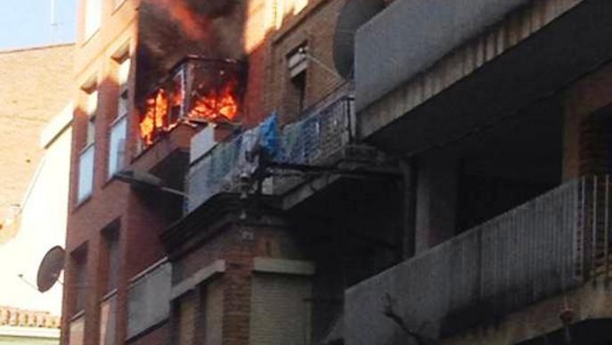 Tres ferits en un incendi al carrer Alfred Perenya de Lleida