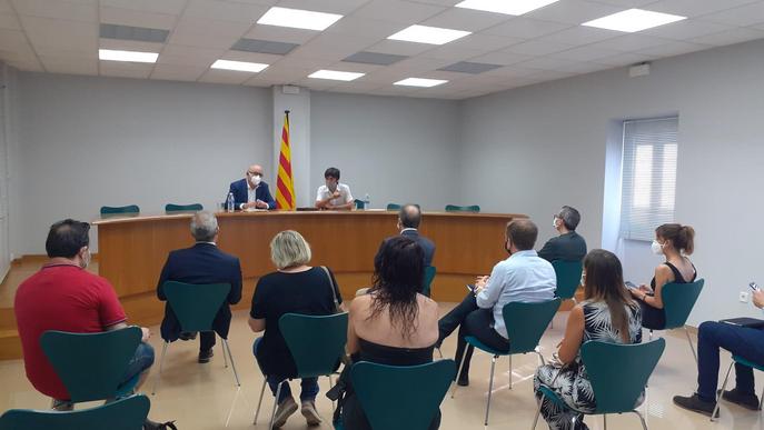 El conseller d'Educació visita el terreny on s'efectuaran les obres de l'Escola Arnau Berenguer al Palau d'Anglesola