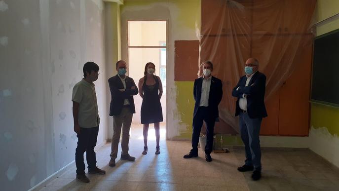 El conseller d'Educació visita el terreny on s'efectuaran les obres de l'Escola Arnau Berenguer al Palau d'Anglesola