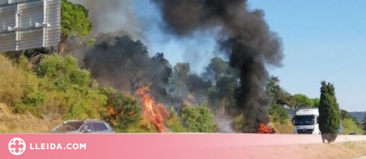 ⏯️ Un incendi forestal a la Jonquera obliga a tallar l'AP-7