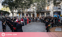 GALERIA: La Diada omple de les tradicionals ofrenes el monument de Rafael Casanova