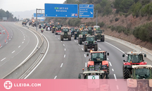 Tractors d'arreu de Catalunya inicien una marxa lenta cap a Barcelona