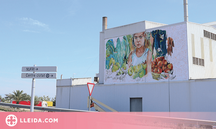 Un mural de Lily Brick commemora la fructicultura de la comarca del Pla d'Urgell